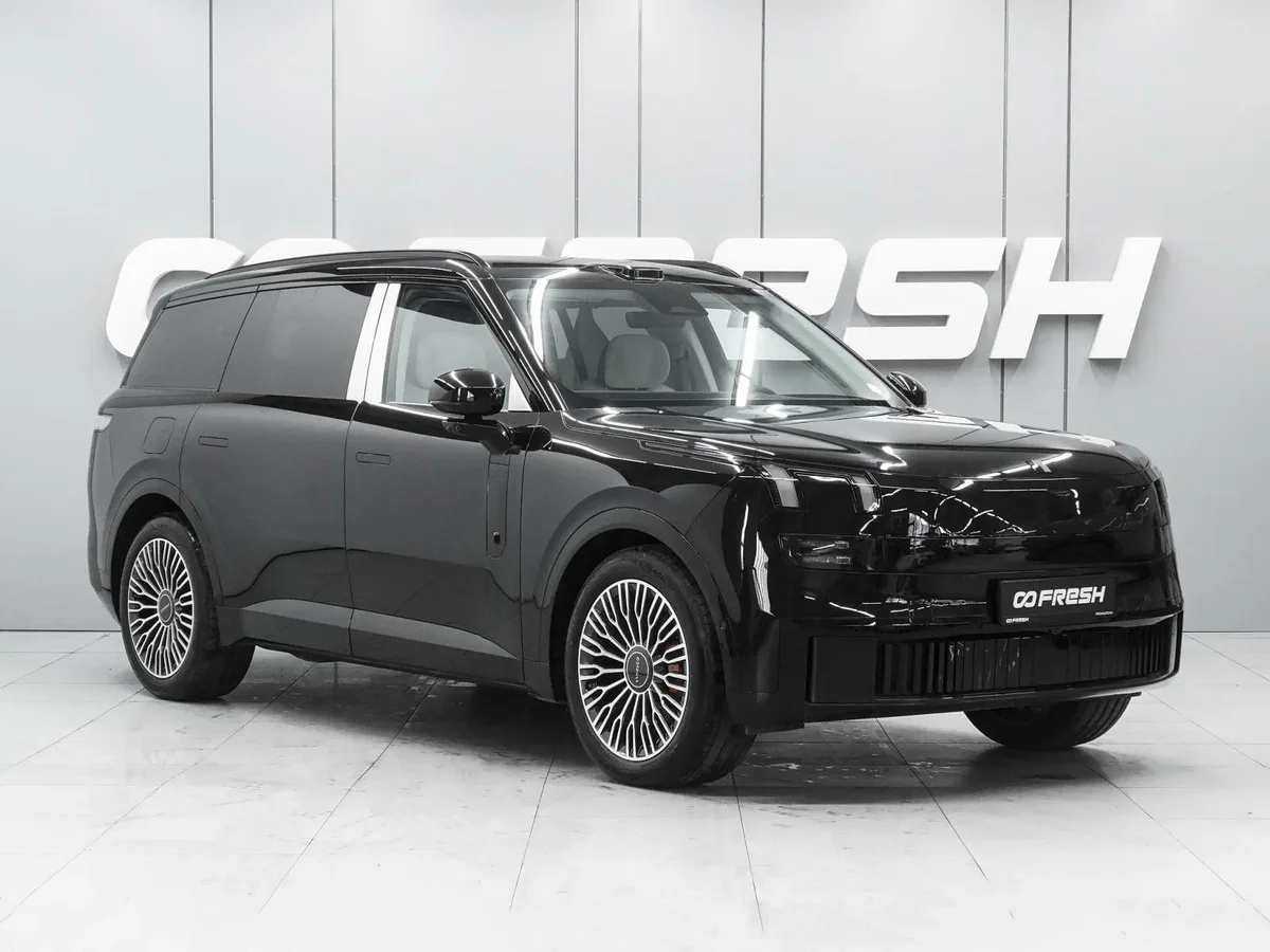 Lynk & Co 900