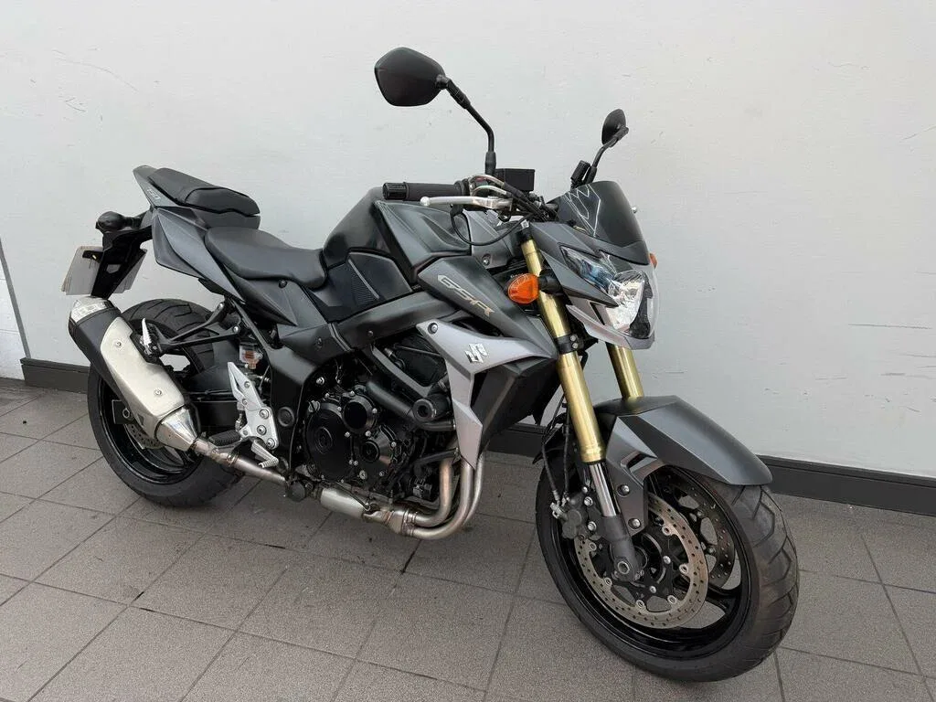 Suzuki GSR750