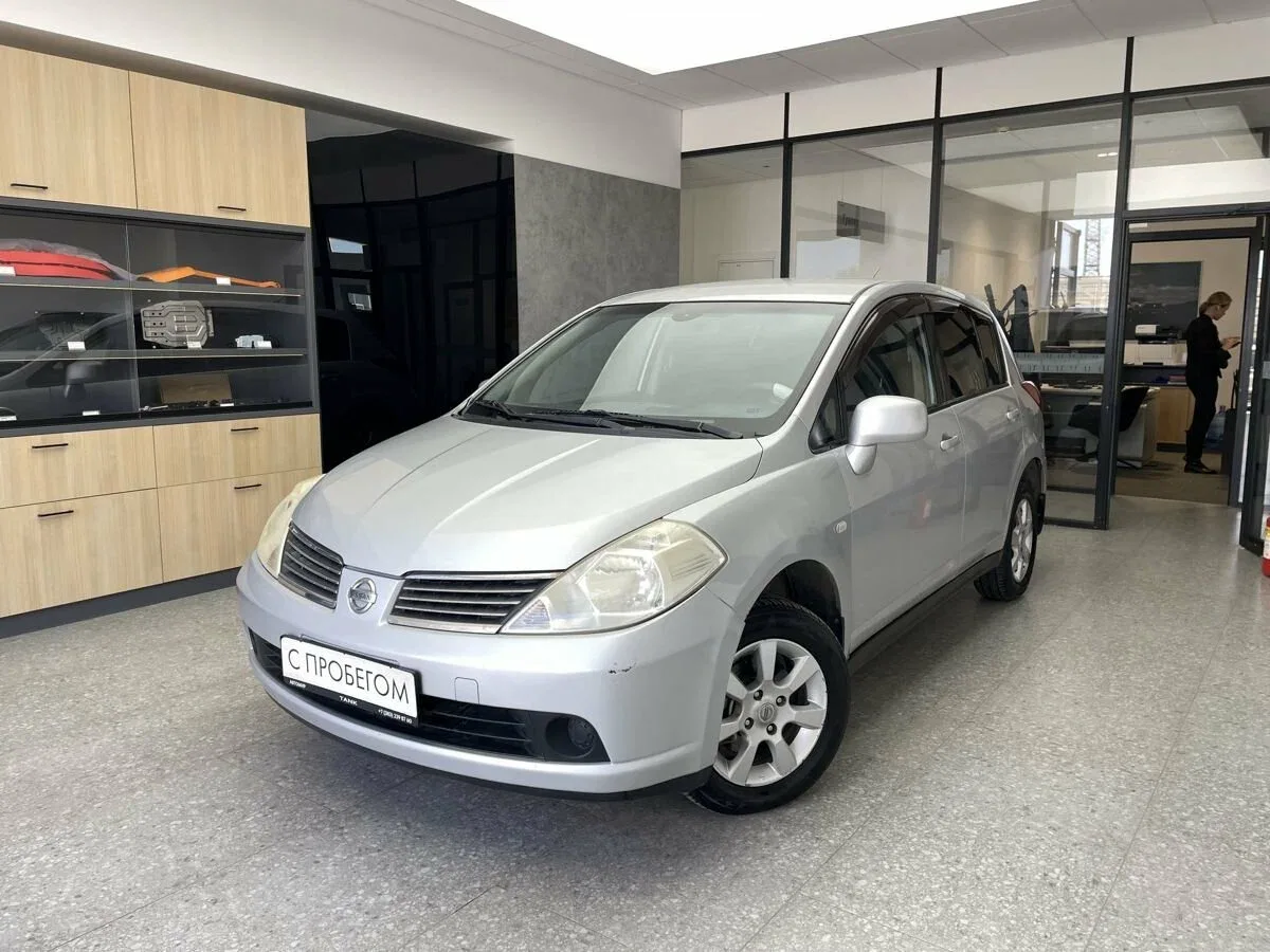 Nissan Tiida I