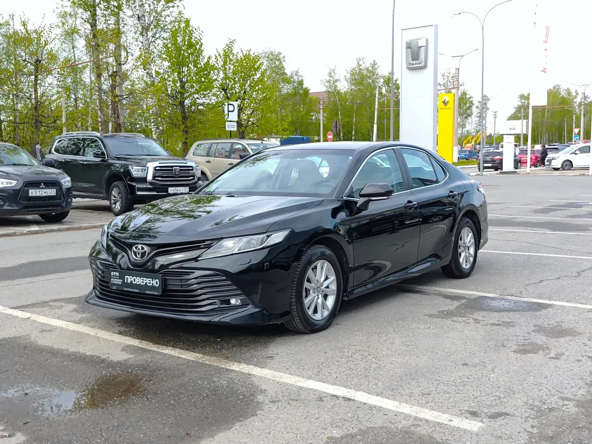 Toyota Camry VIII (XV70)