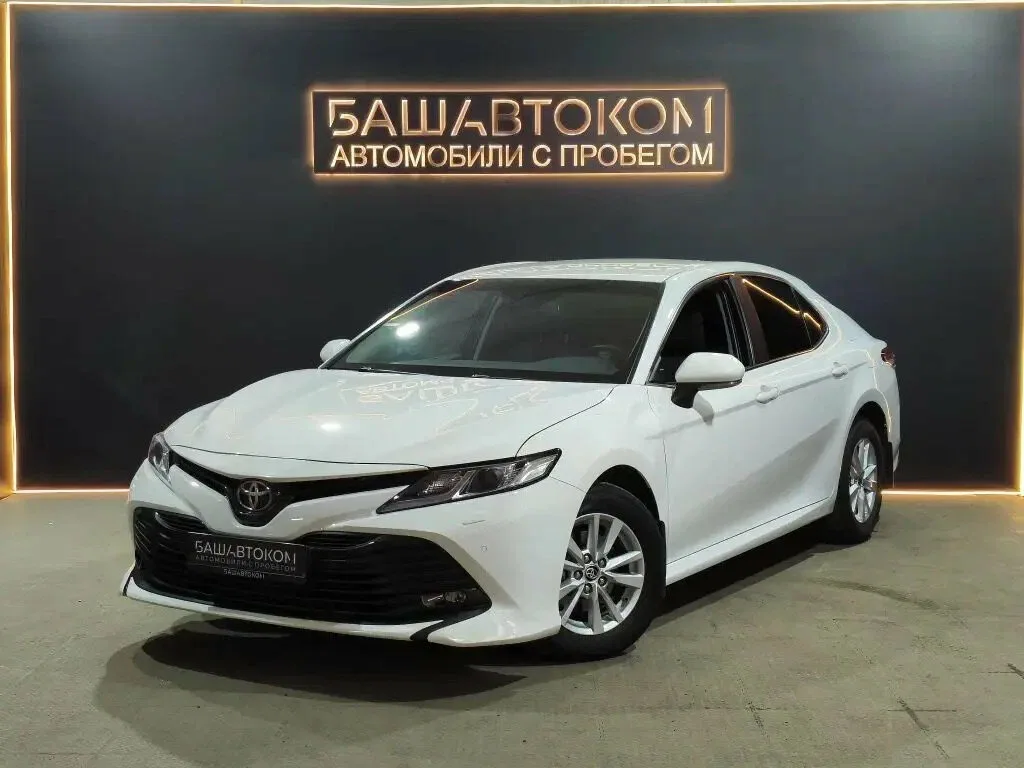 Toyota Camry VIII (XV70)
