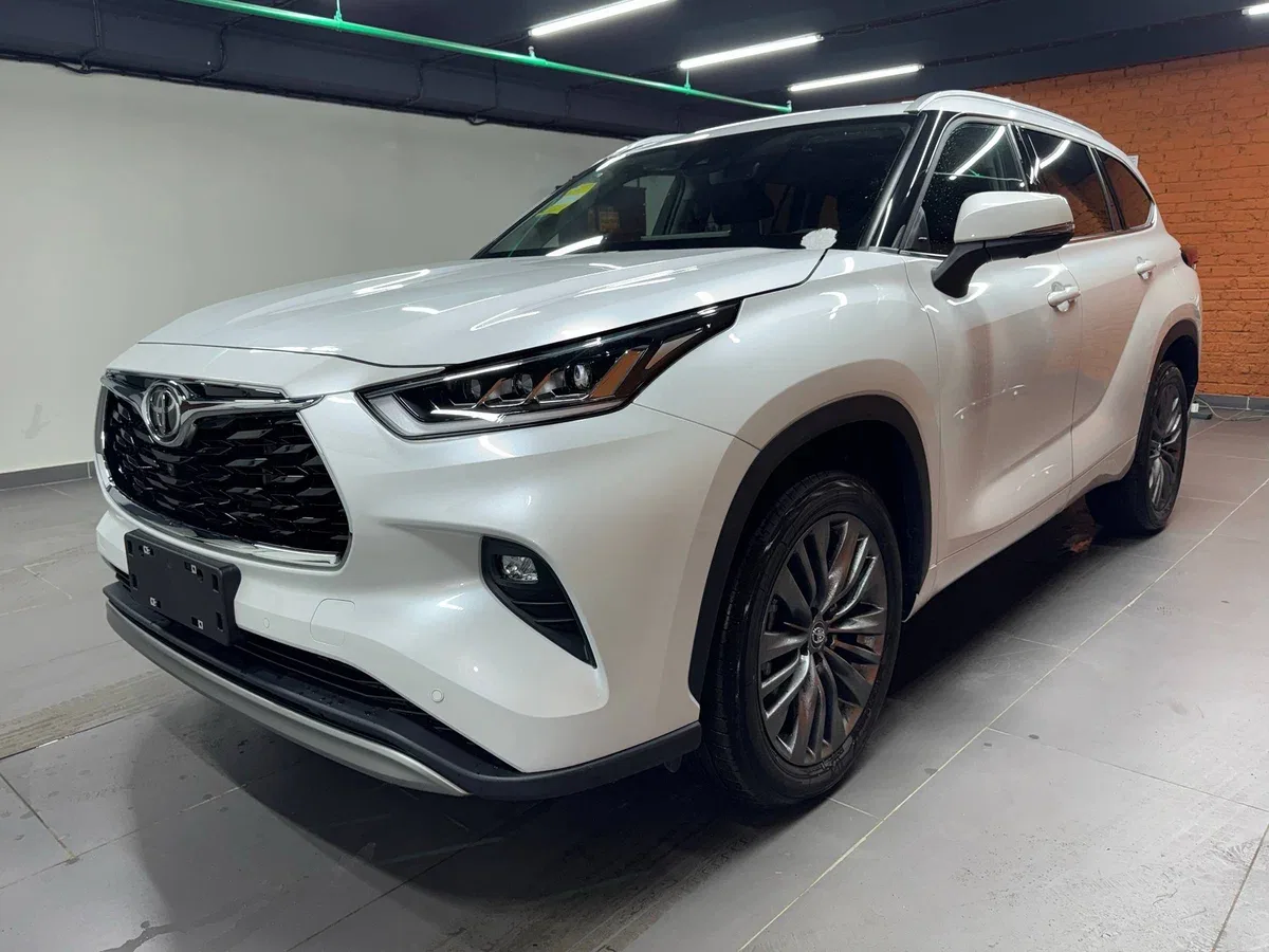 Toyota Highlander IV (U70)
