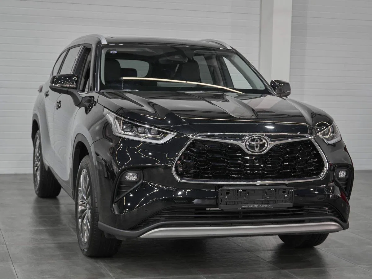 Toyota Highlander IV (U70)