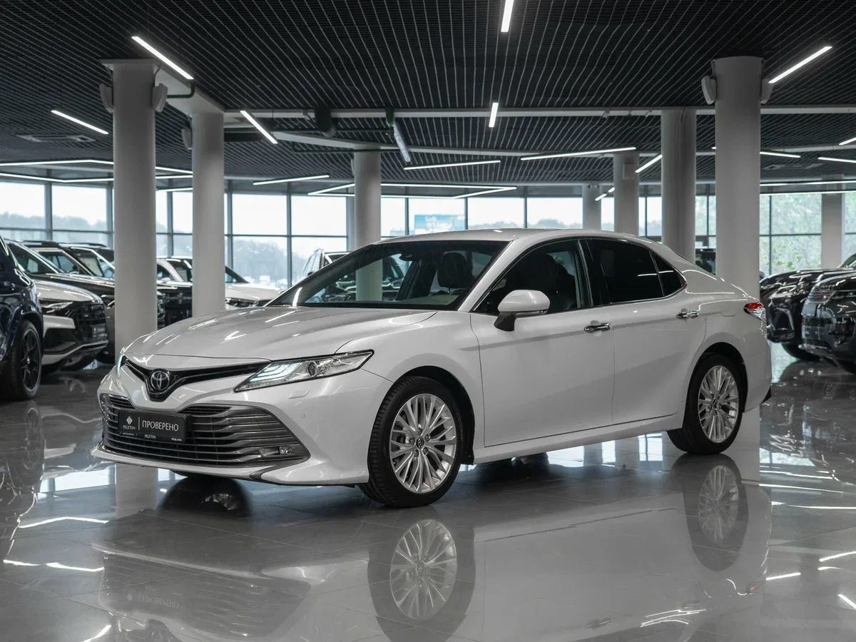 Toyota Camry VIII (XV70)