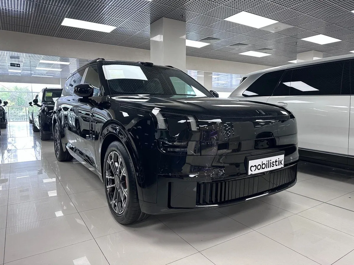 Lynk & Co 900