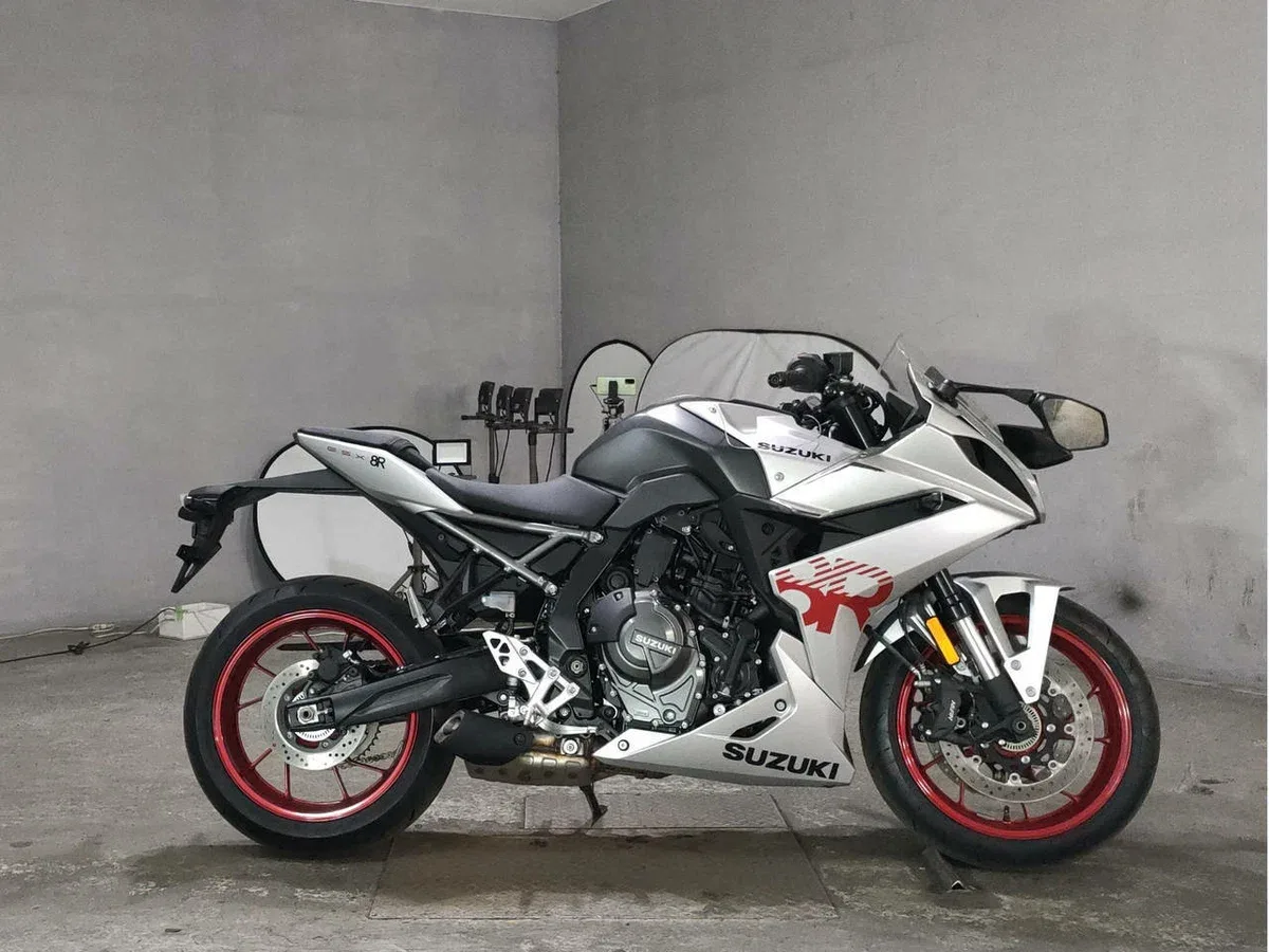 Suzuki GSX-8R