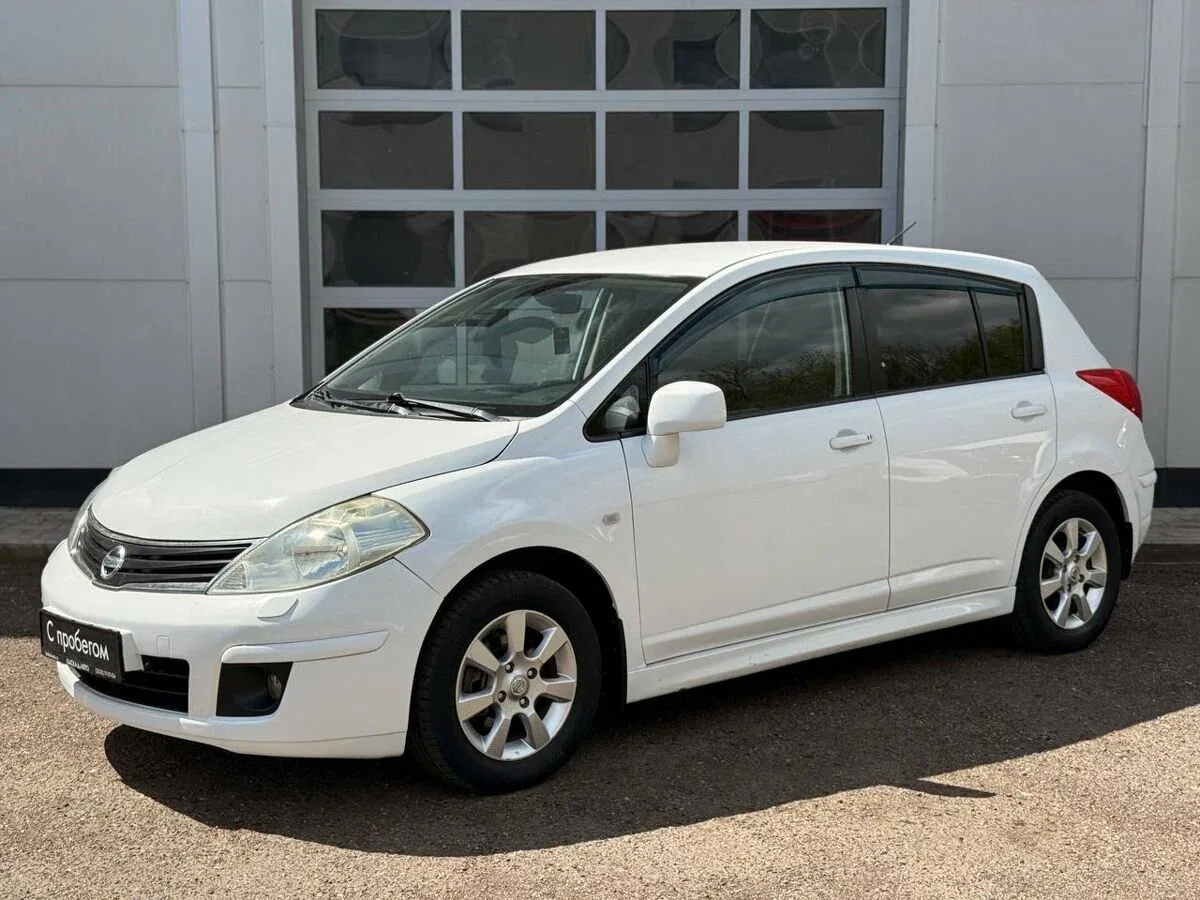 Nissan Tiida I