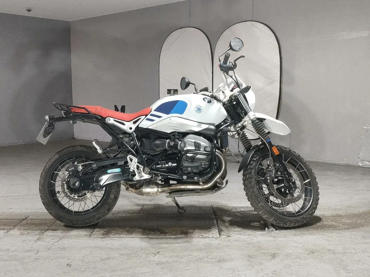 BMW R nine T