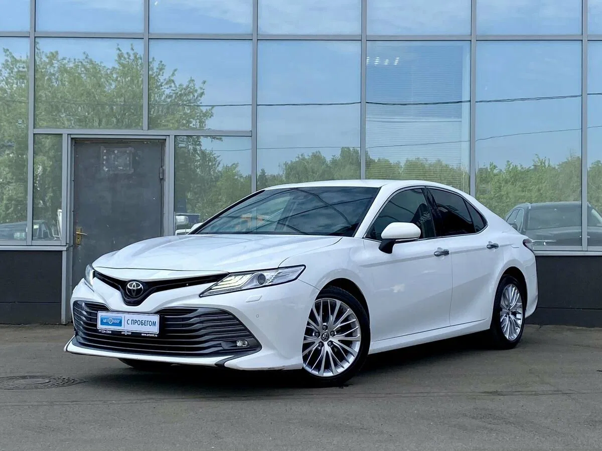 Toyota Camry VIII (XV70)