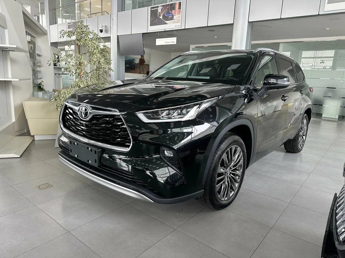 Toyota Highlander IV (U70)