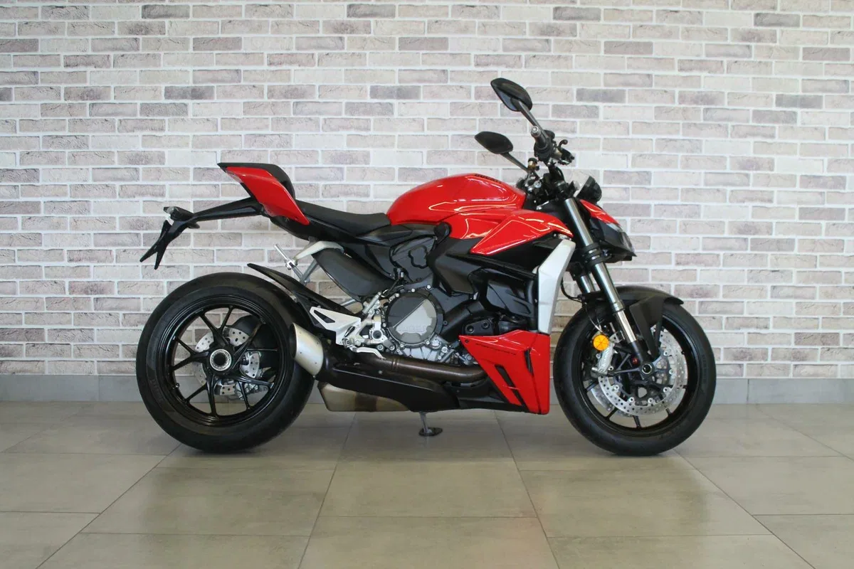 Ducati Streetfighter V2