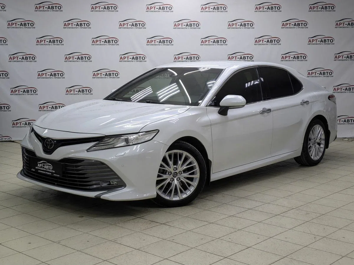 Toyota Camry VIII (XV70)