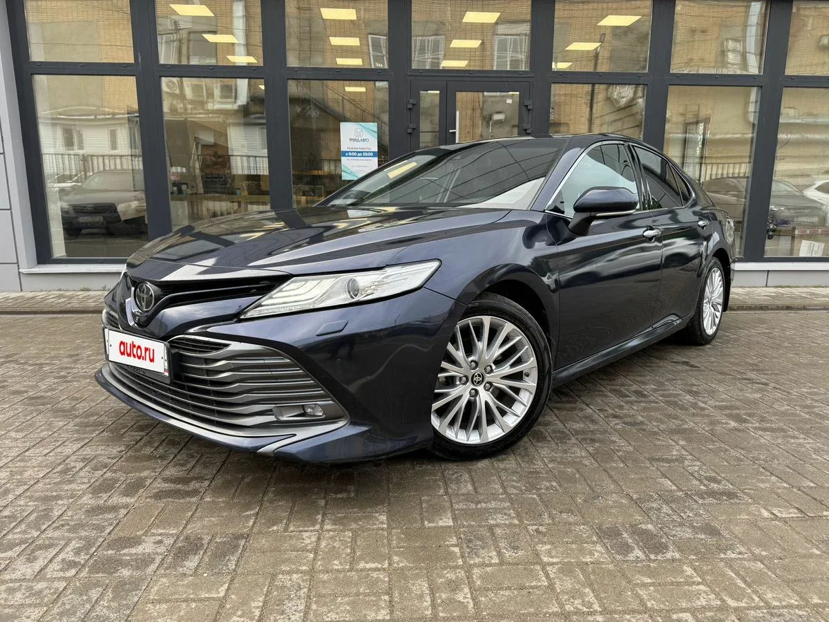 Toyota Camry VIII (XV70)