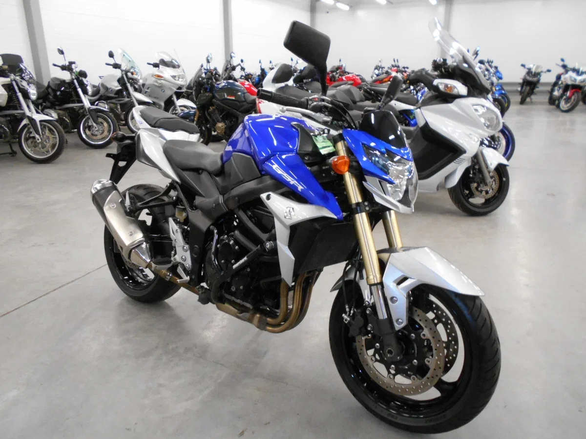 Suzuki GSR750