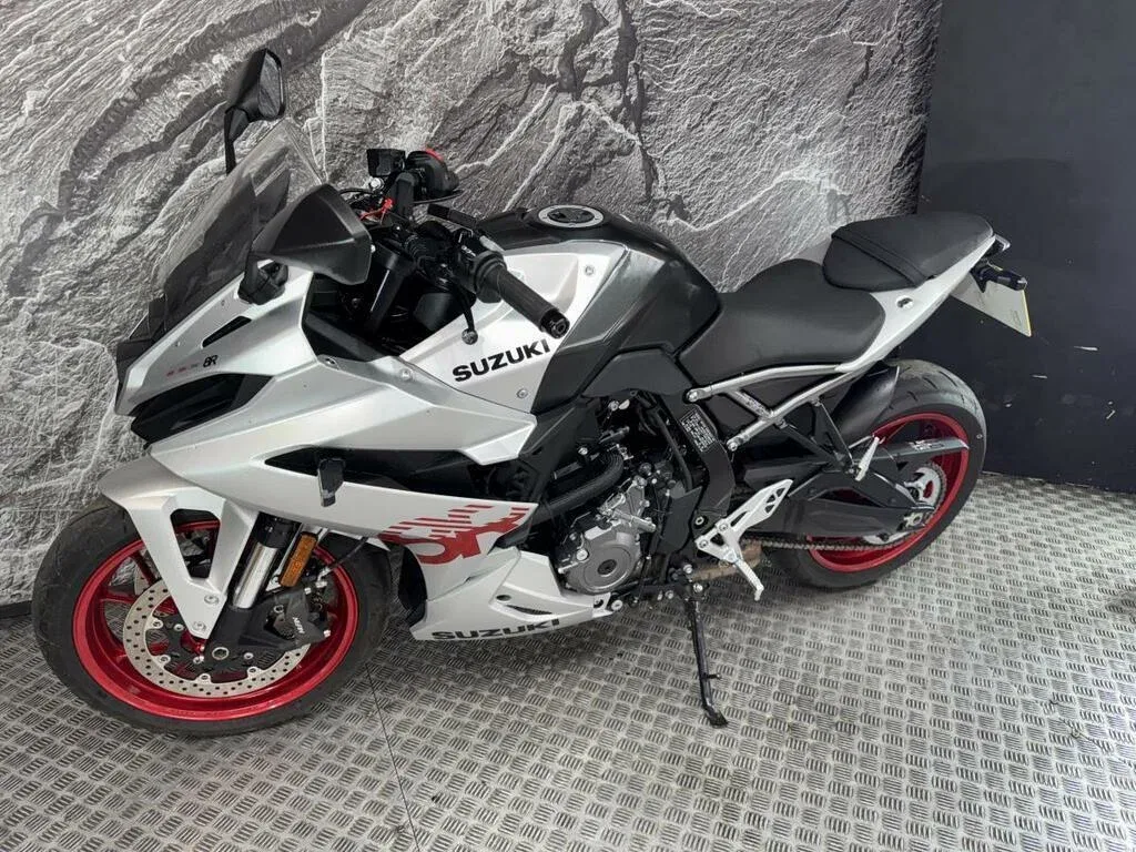 Suzuki GSX-8R