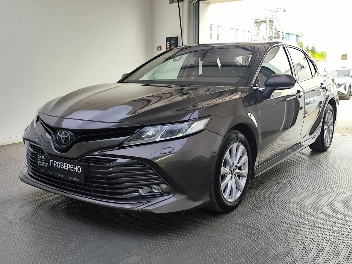 Toyota Camry VIII (XV70)