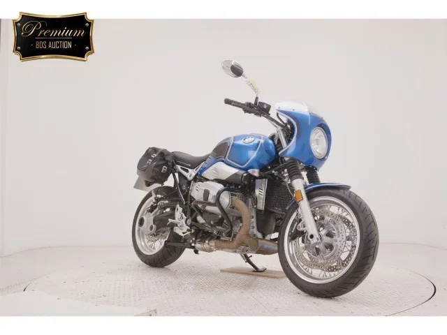 BMW R nine T