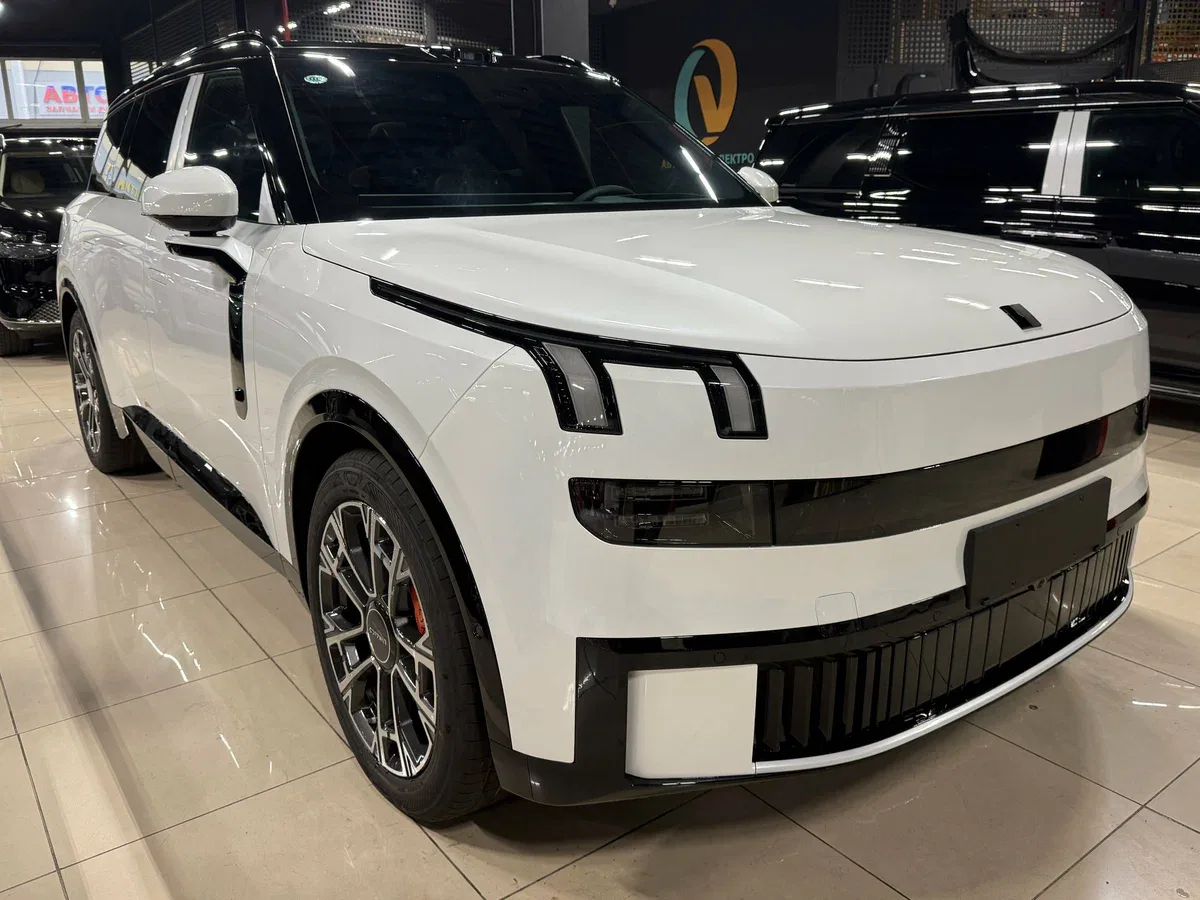 Lynk & Co 900