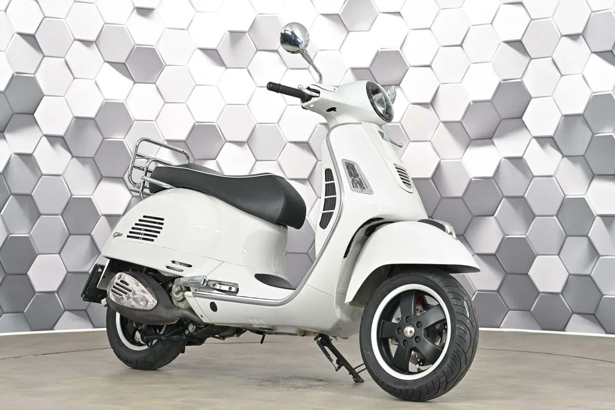 Vespa GTS Super 300