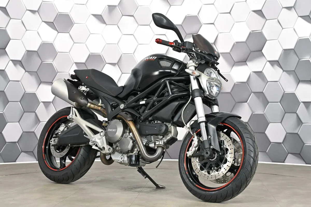 Ducati Monster 696