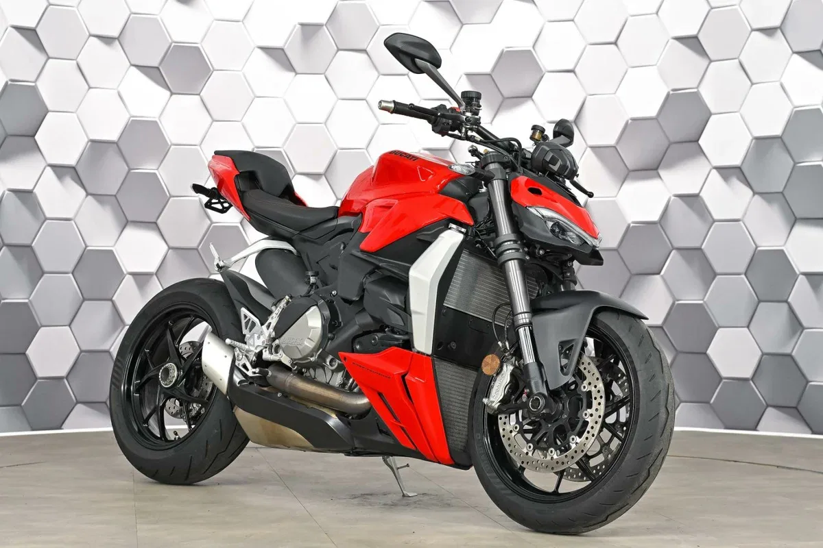 Ducati Streetfighter V2