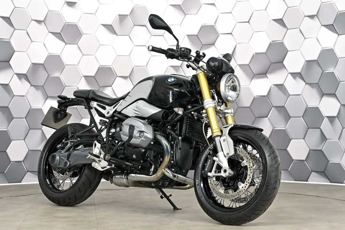 BMW R nine T