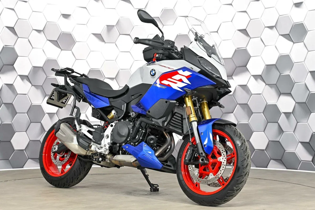 BMW F 900 XR