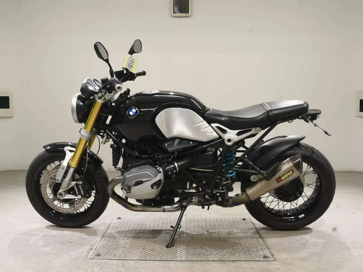 BMW R nine T