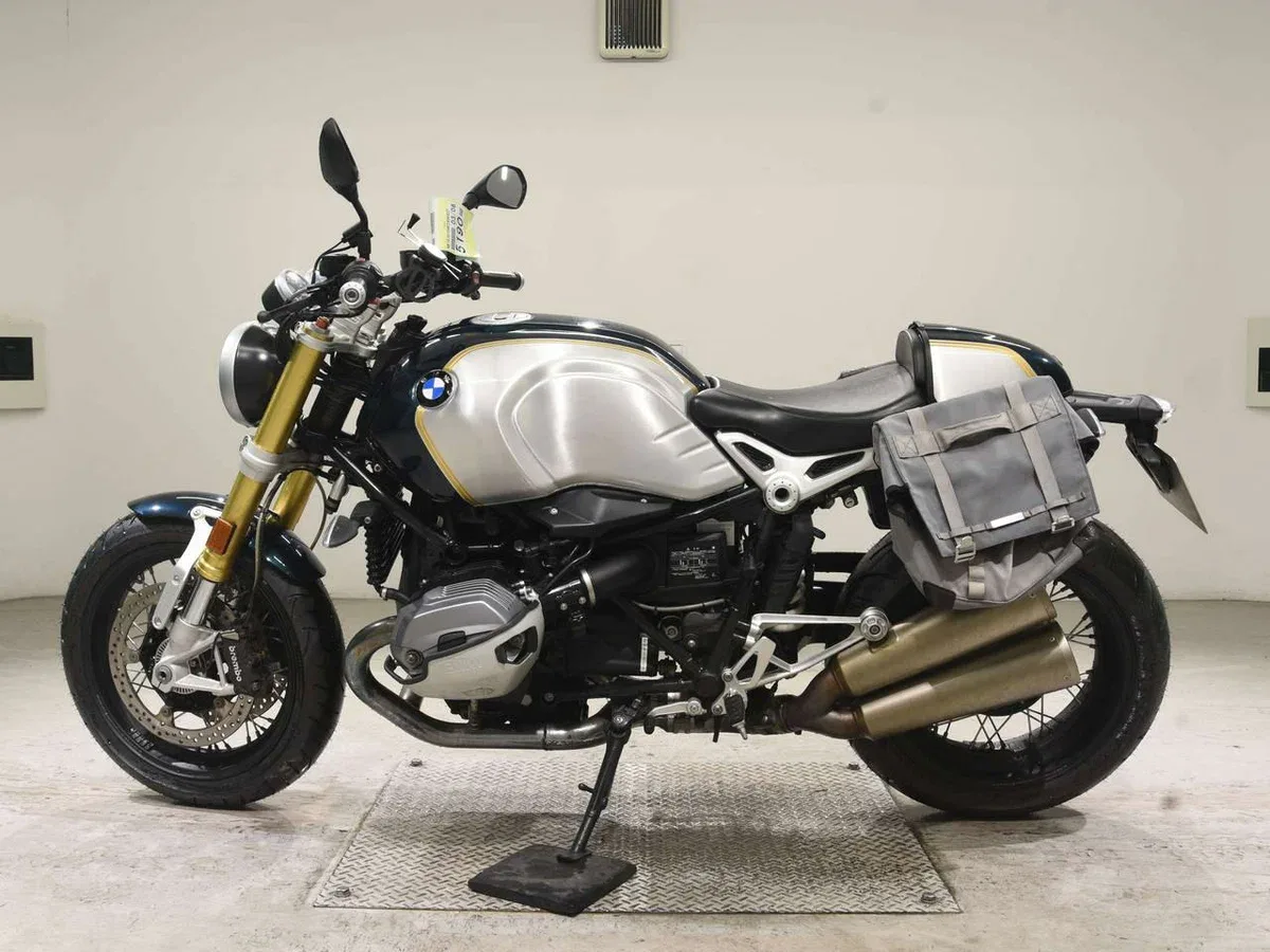 BMW R nine T