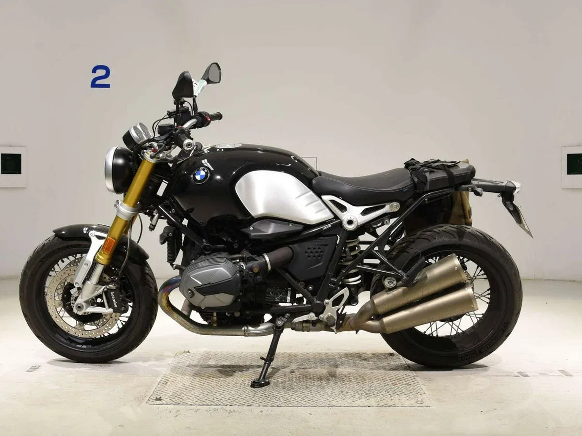 BMW R nine T