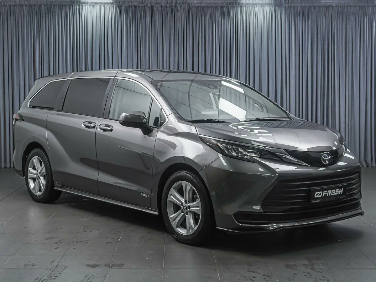 Toyota Sienna IV