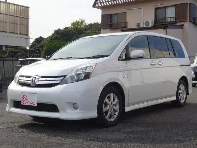 Toyota ISis I Рестайлинг