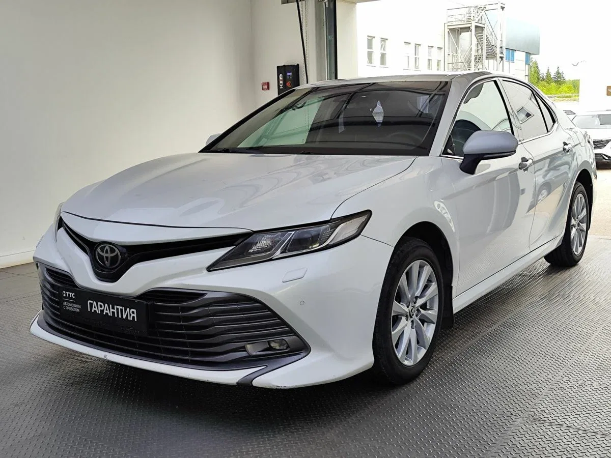 Toyota Camry VIII (XV70)