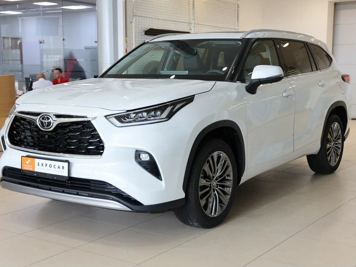 Toyota Highlander IV (U70)