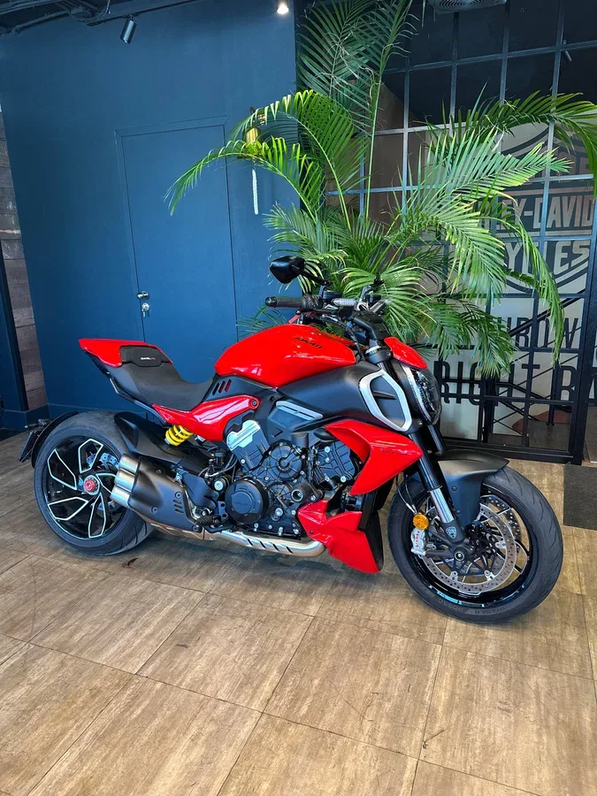 Ducati Diavel V4