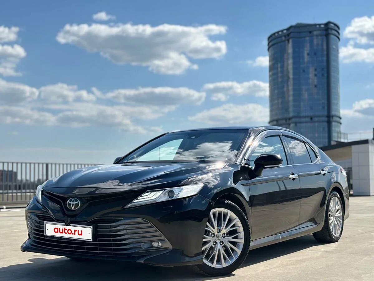 Toyota Camry VIII (XV70)