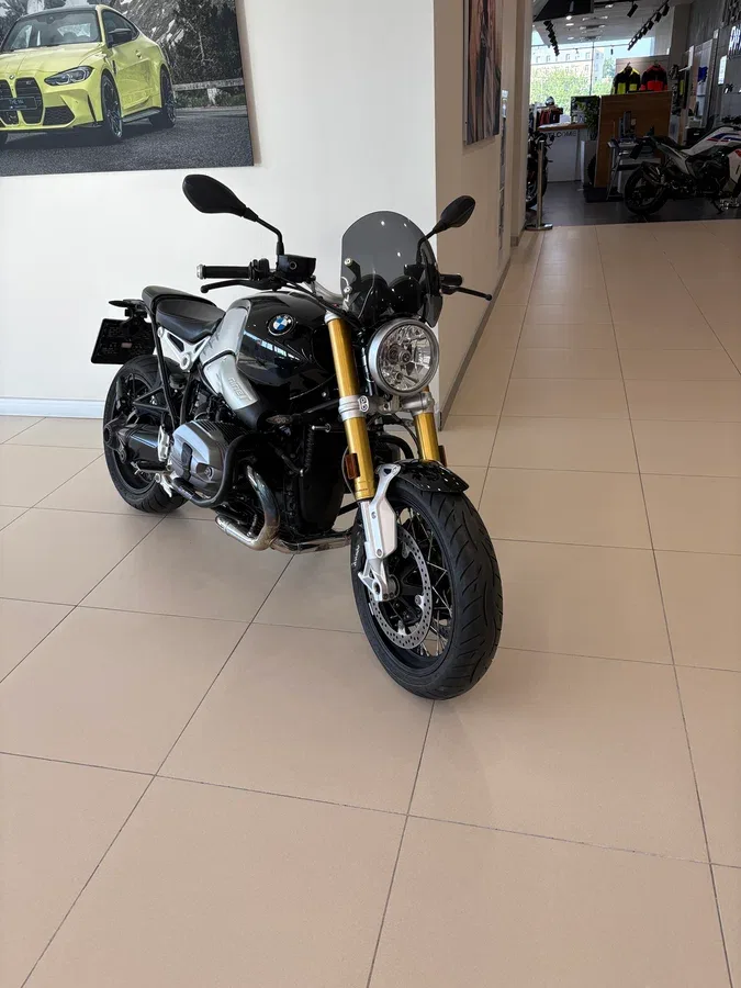 BMW R nine T