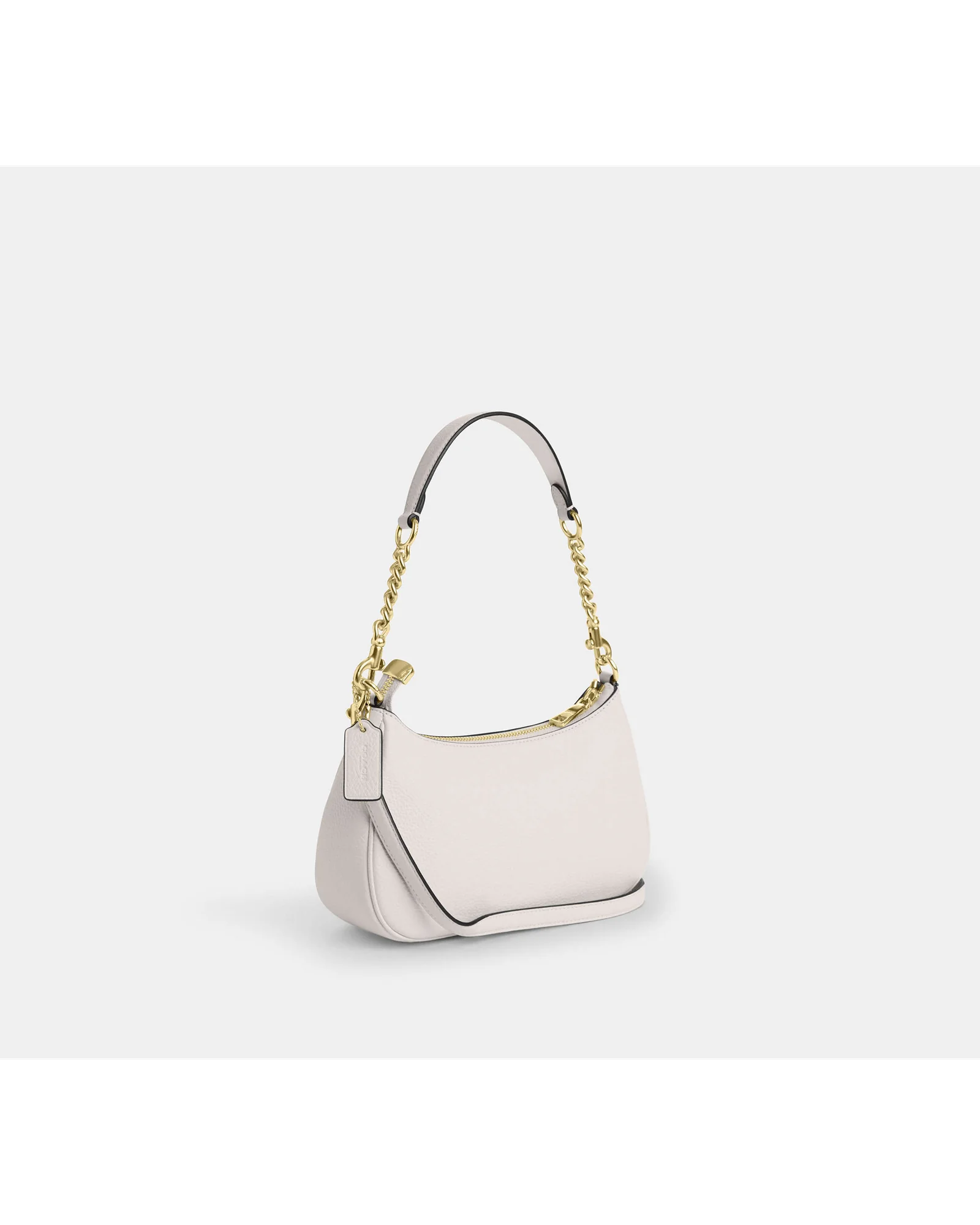Бежевая кожаная сумка Coach Teri, трёхчетвертной поворот, видна боковая часть и форма.