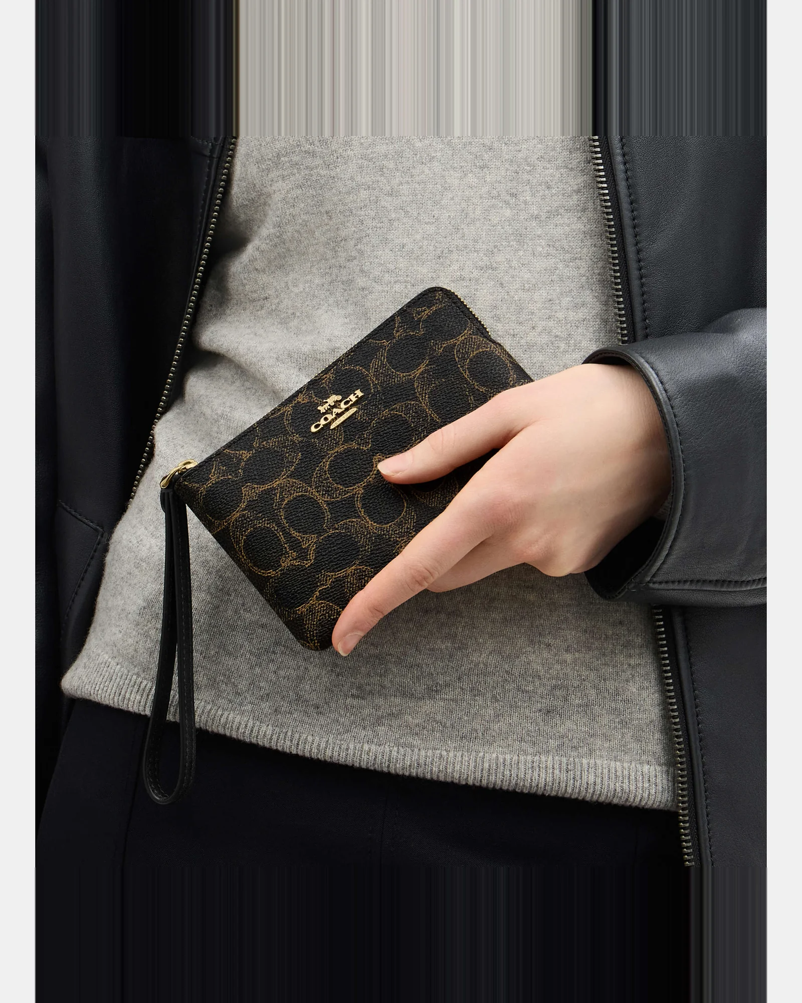Клатч-кошелёк Coach Corner Zip Wristlet Signature Canvas — 2