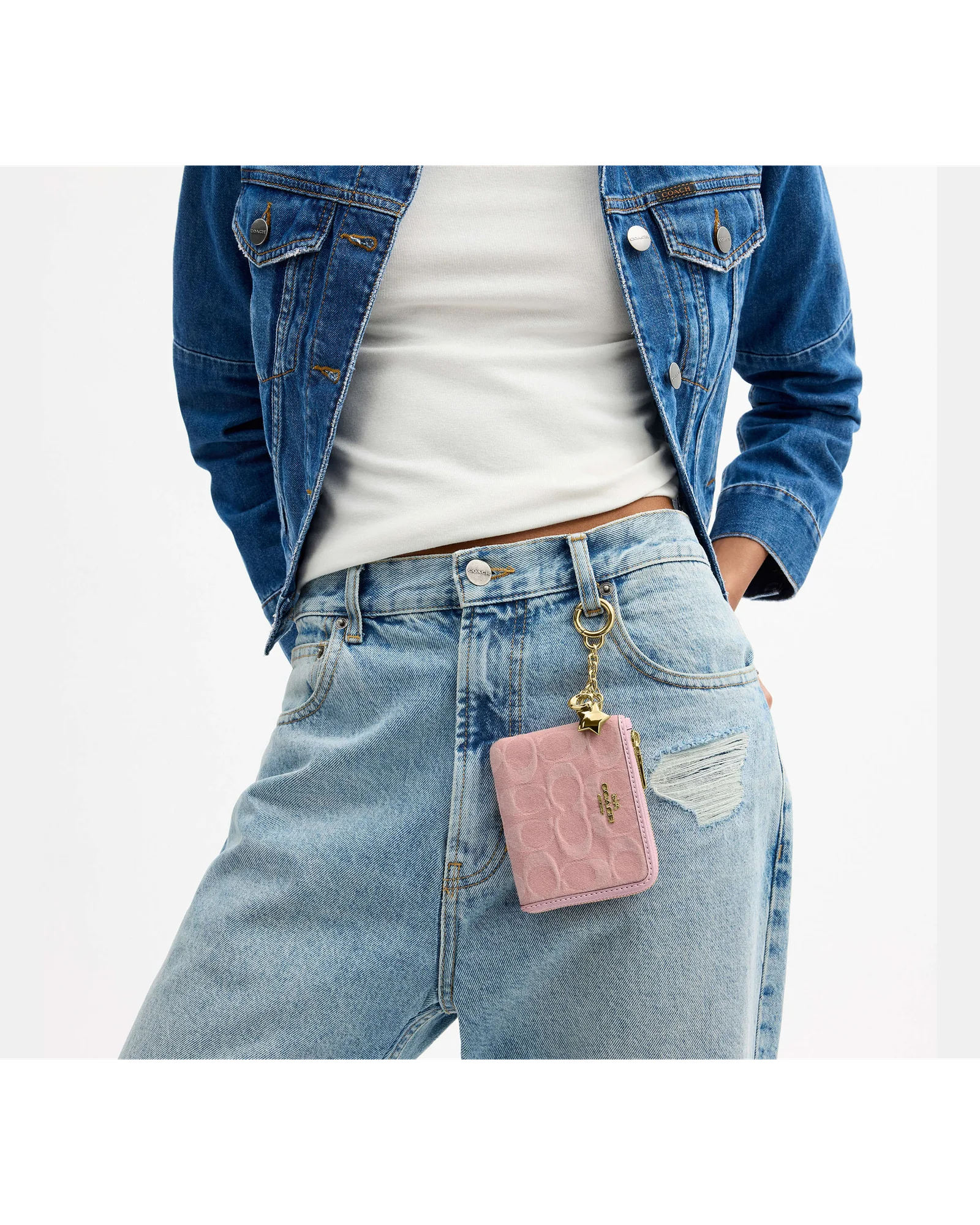 Компактный кошелёк Coach на молнии с шармом — 8