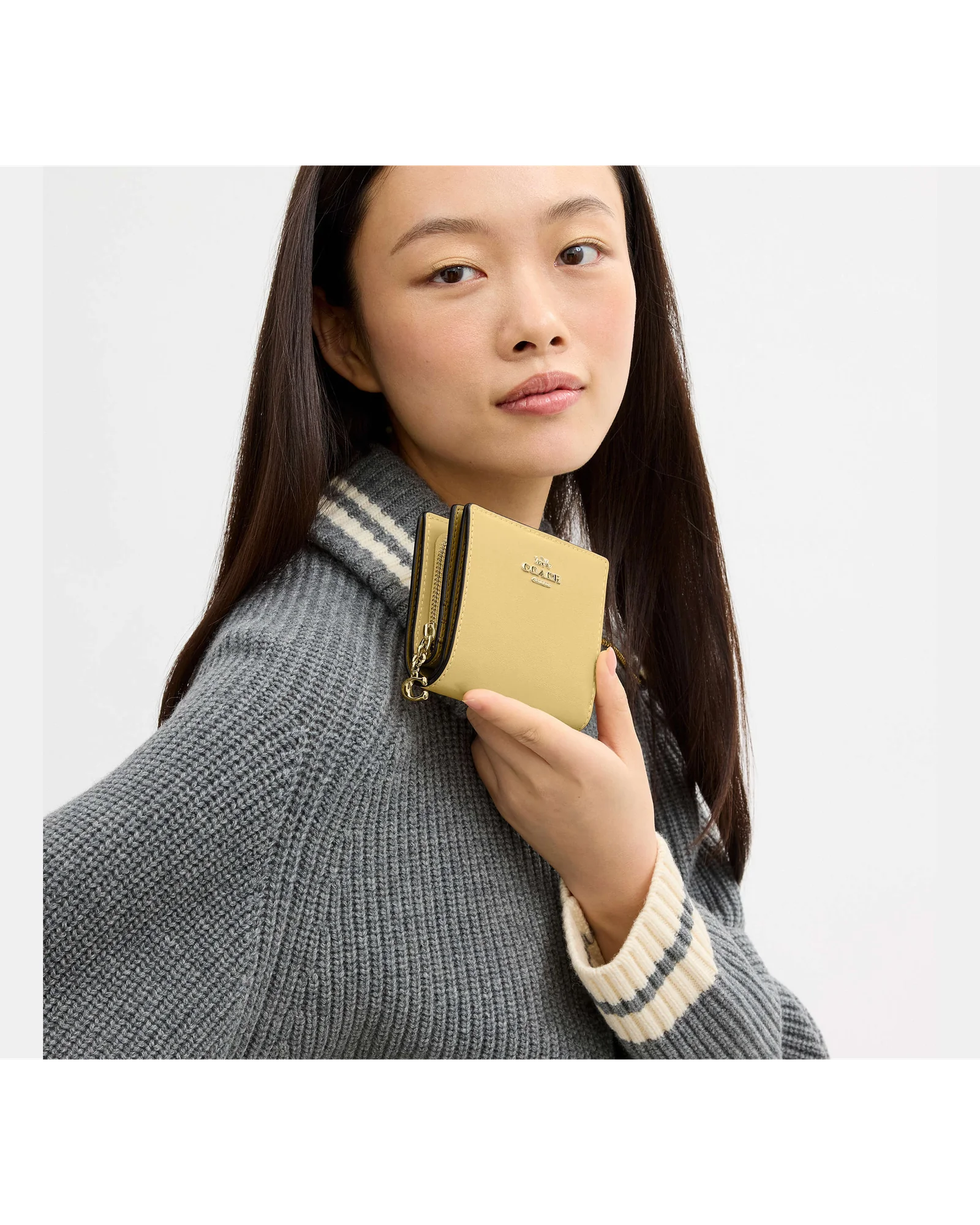 Кожаный кошелёк на кнопке Coach с брелоком — 4