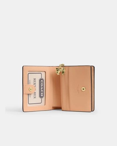 Кошелёк Coach на кнопке из фирменной кожи с подвеской
