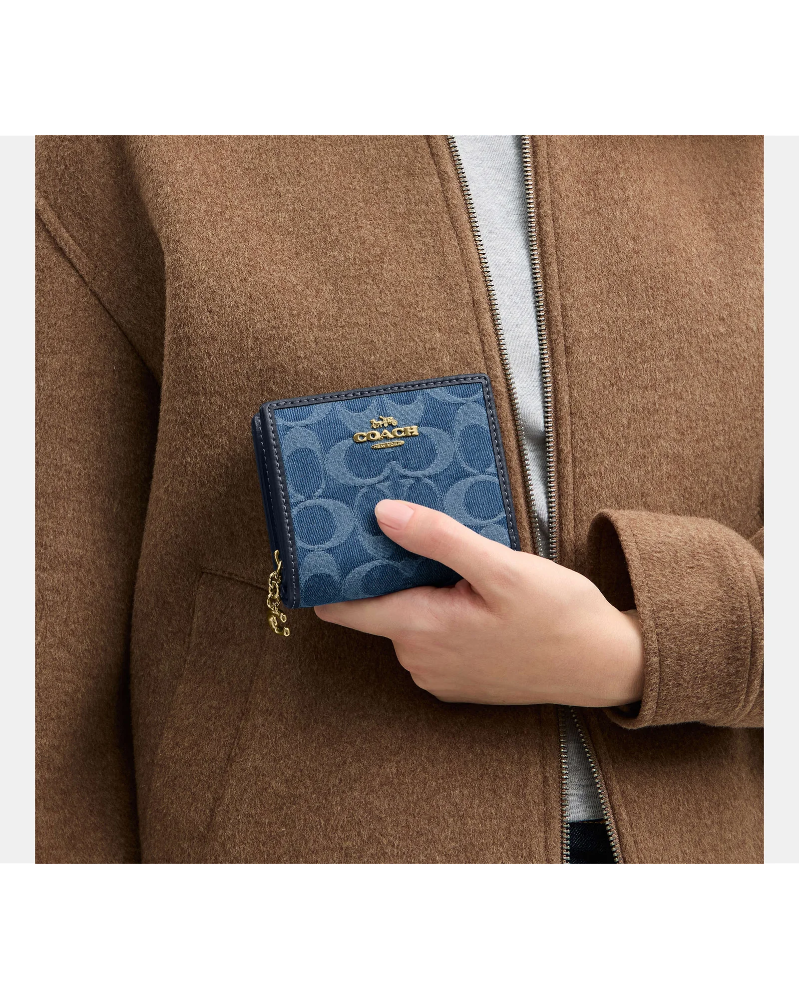 Кошелек Coach из джинсовой ткани — 2