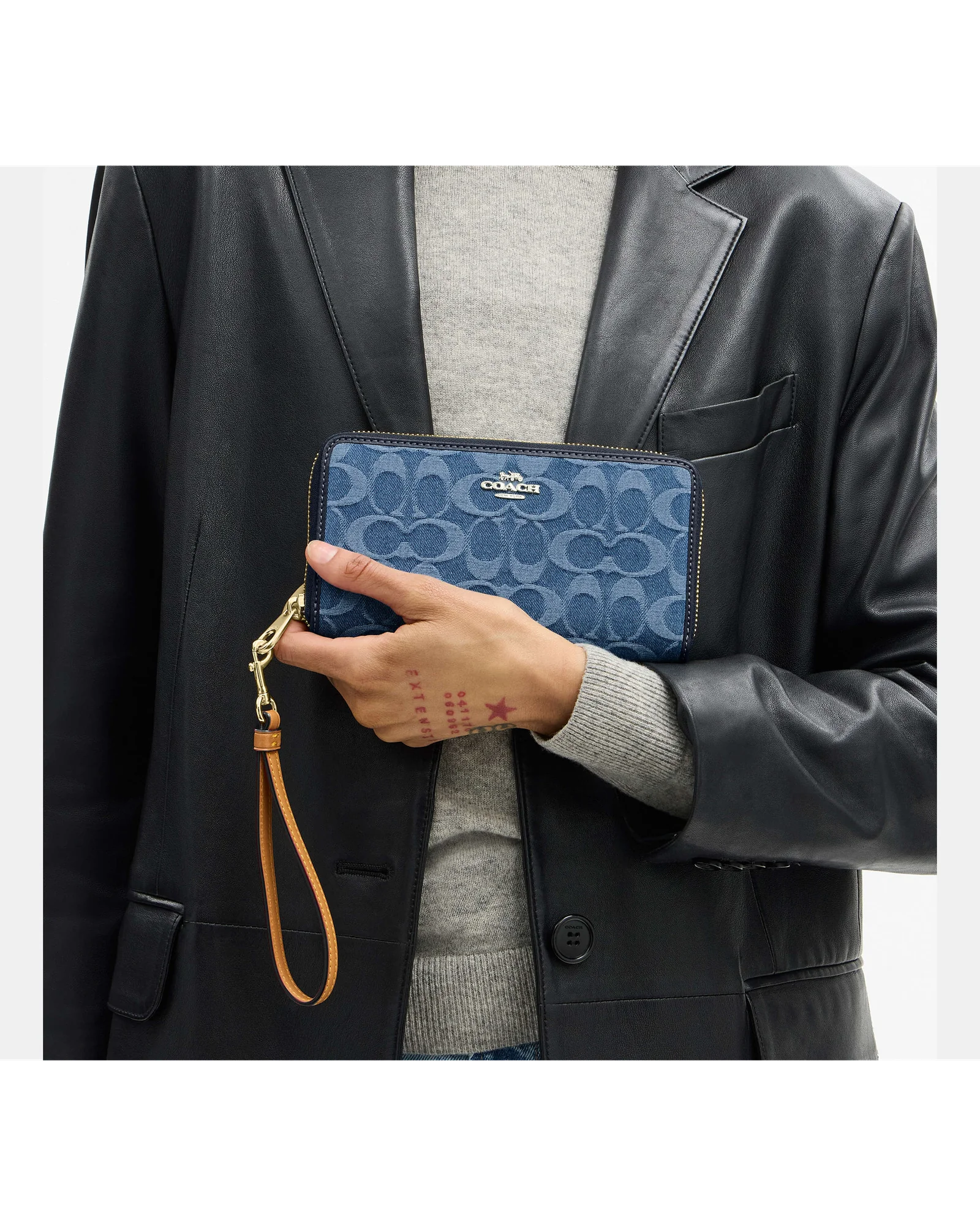 Кошелек Coach Long Zip Around из фирменного денима — 2