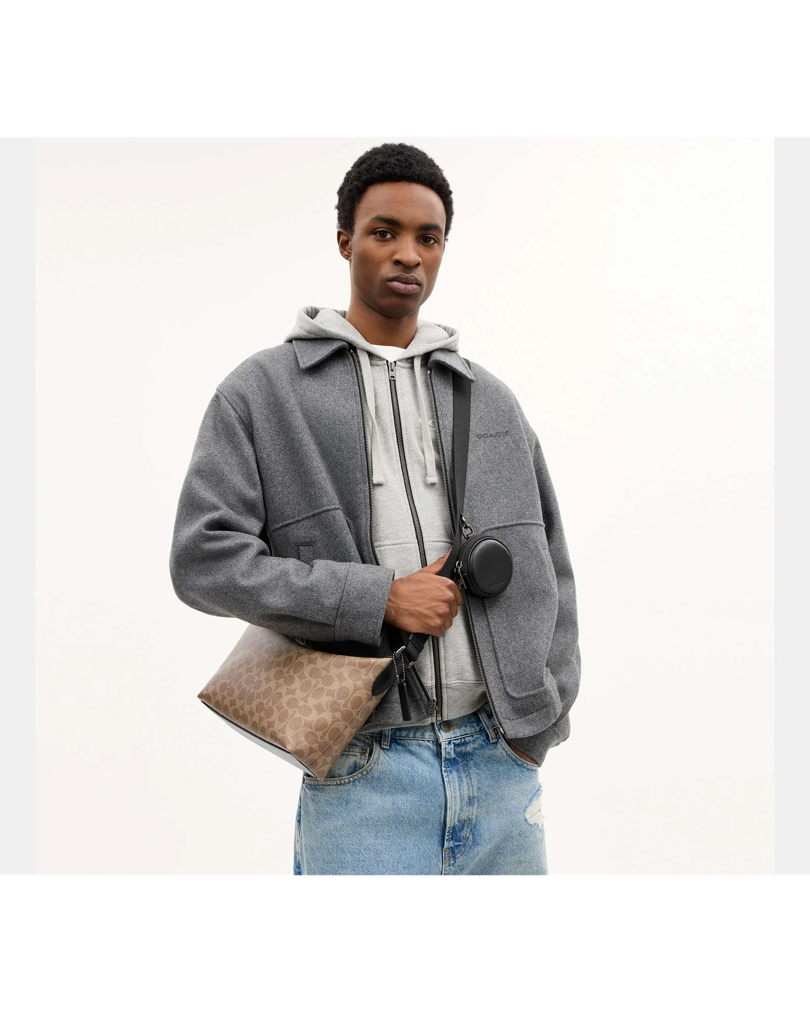 Маленькая сумка-кроссбоди Coach Finn Signature Canvas — 8