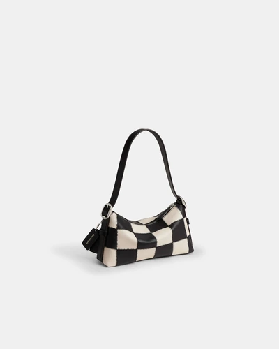 Компактная сумка на плечо Coach в шахматную клетку