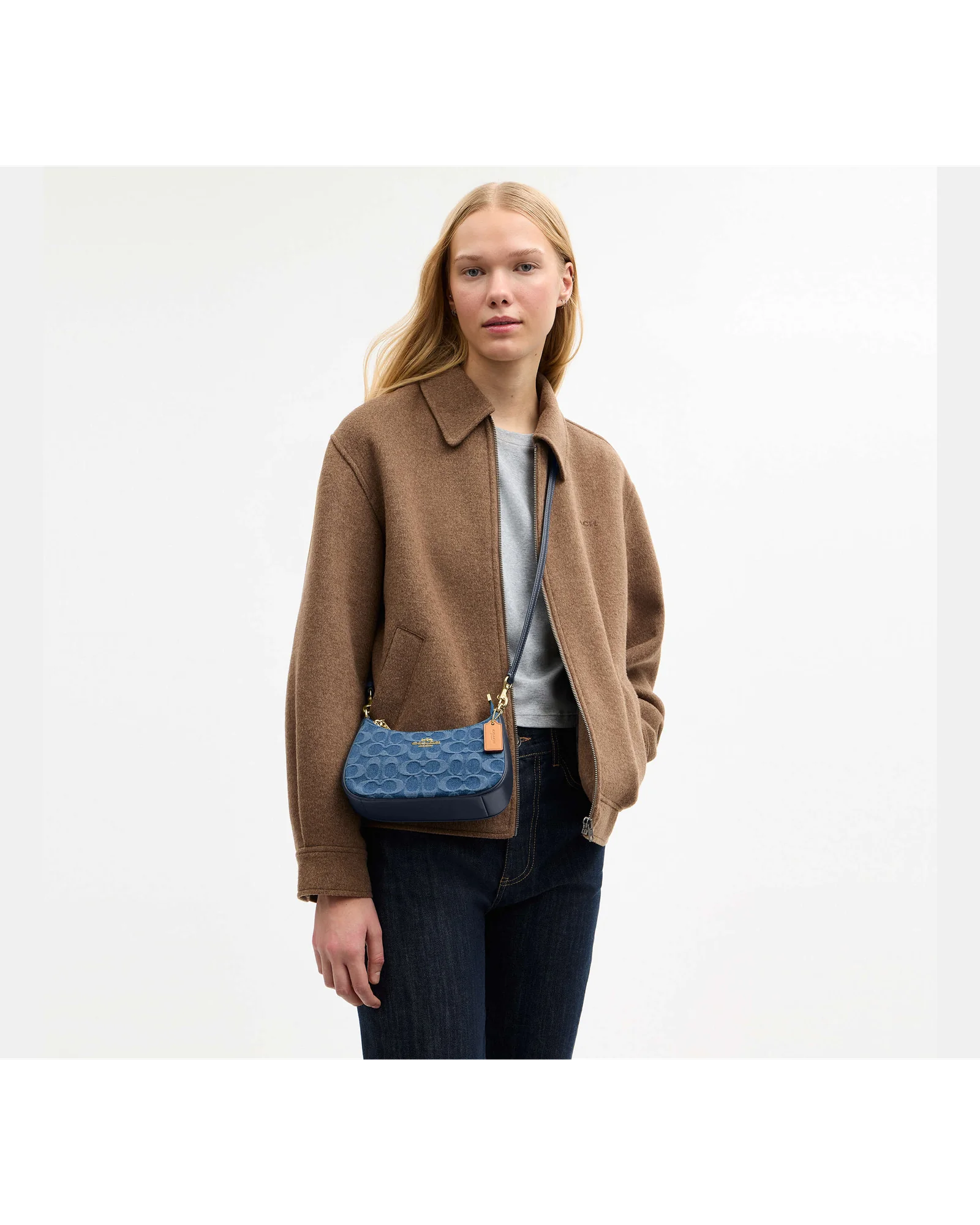 Мини-сумка кросс-боди Coach Teri из джинсовой ткани Signature — 20