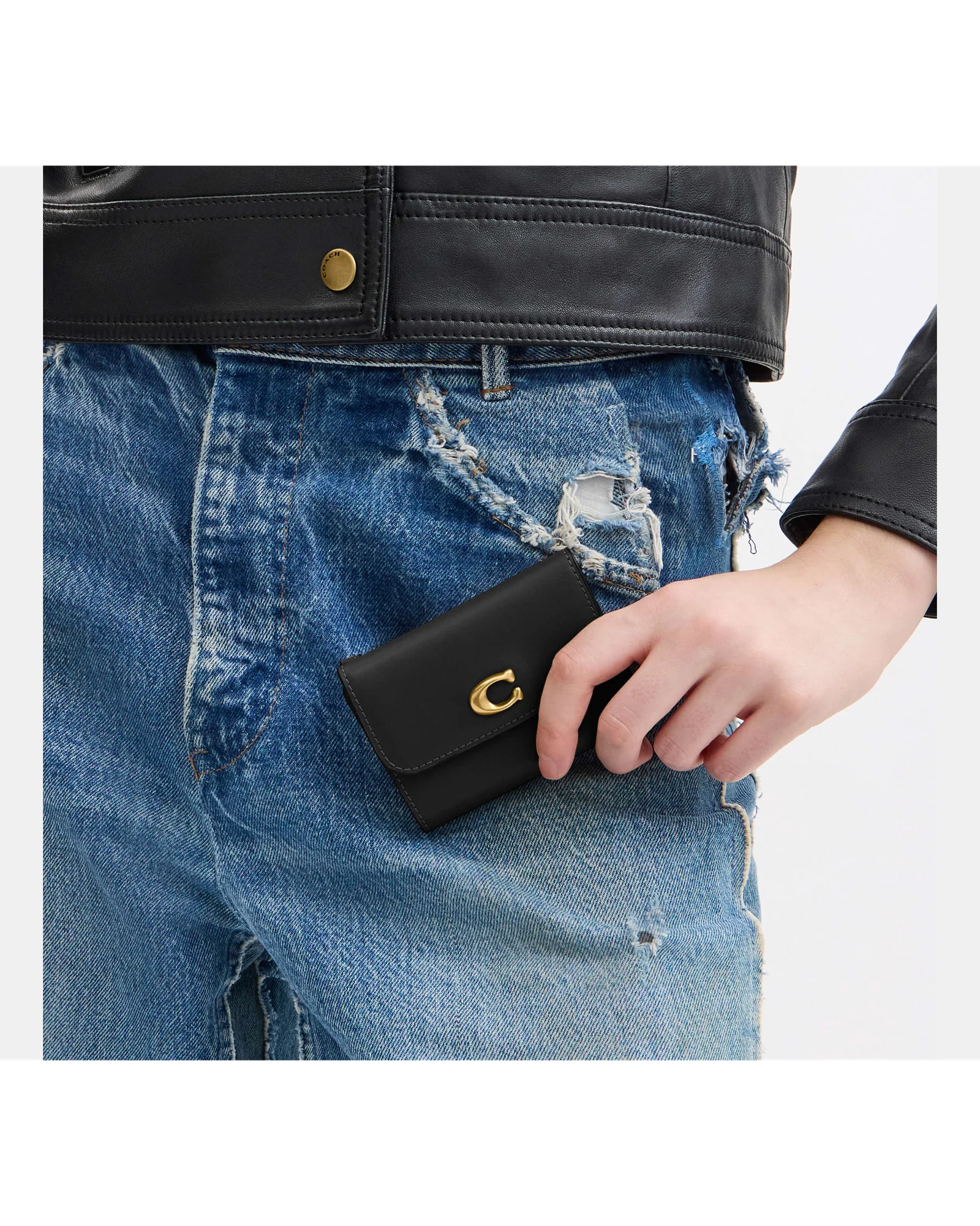 Женский кожаный кошелек Coach Essential Card Holder — 1