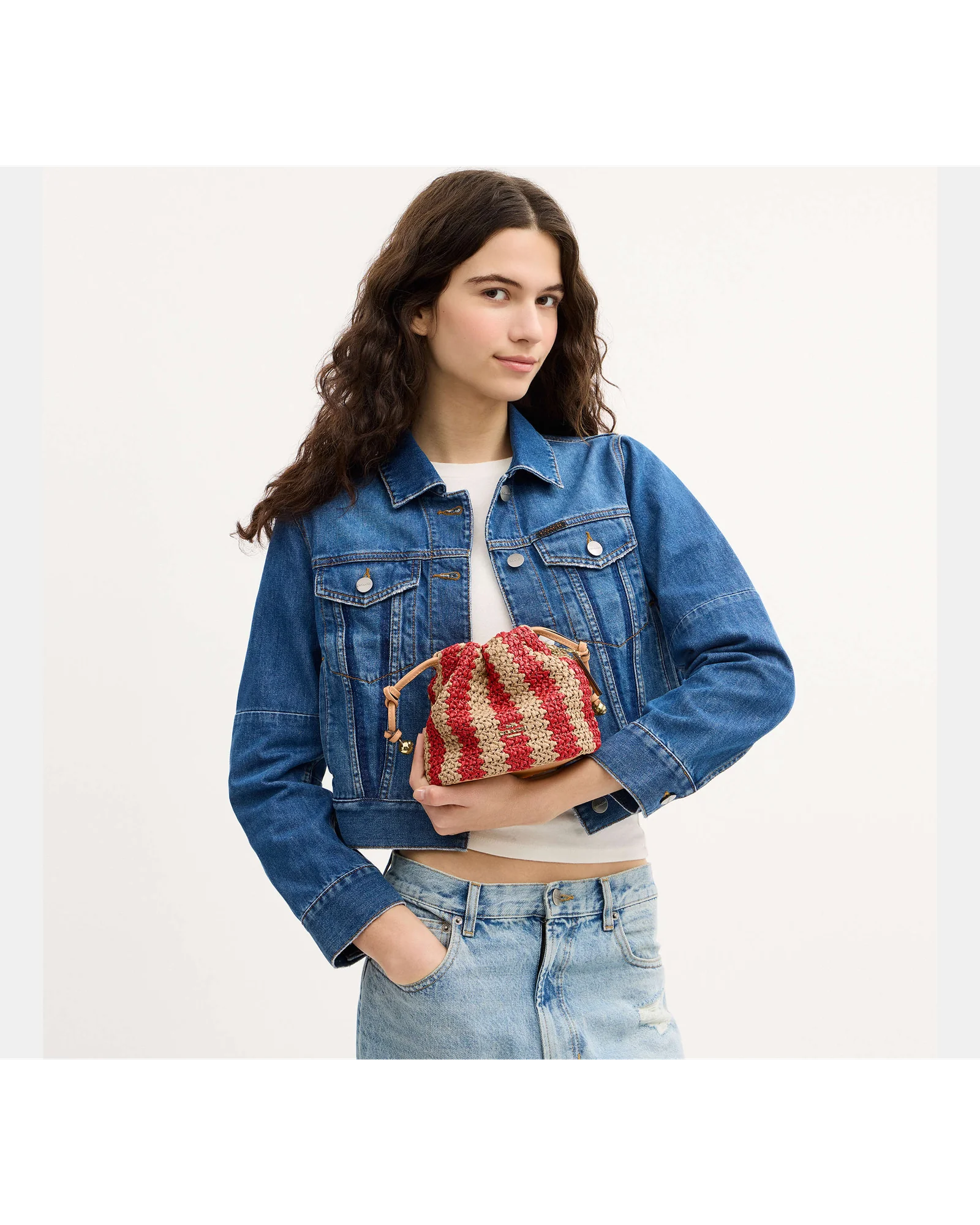 Мини-сумка Coach Faye на кулиске в полоску — 17