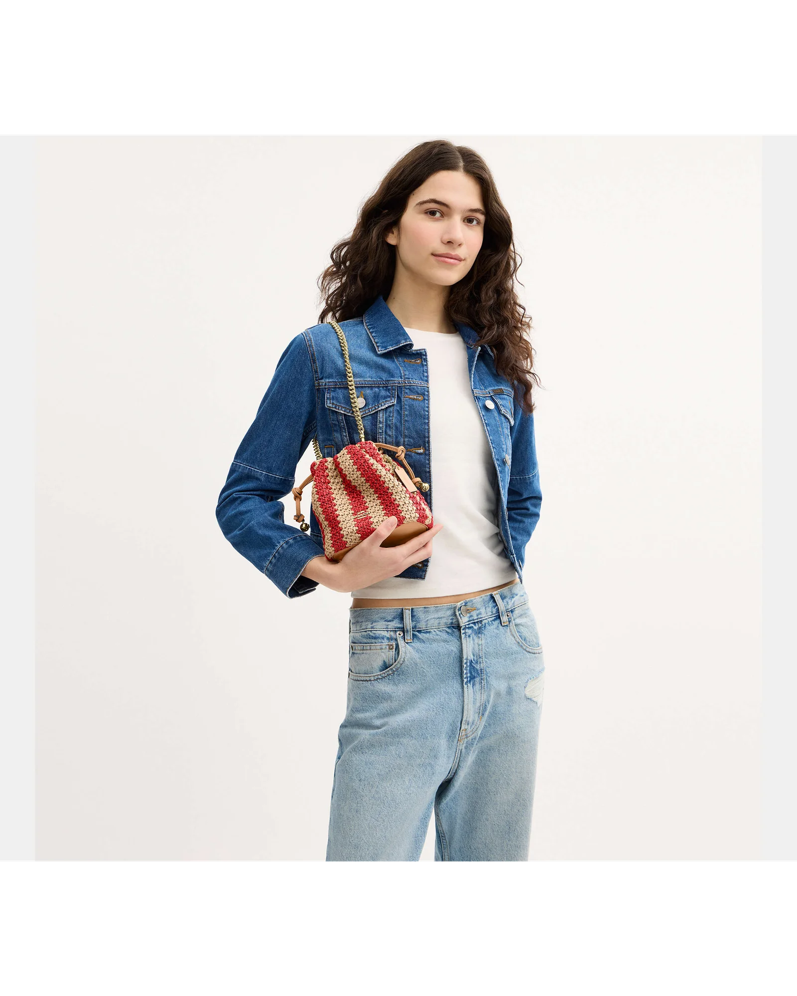 Мини-сумка Coach Faye на кулиске в полоску — 19